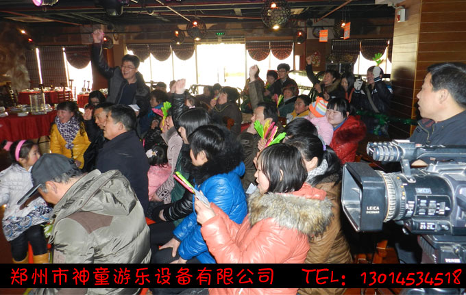 神童游乐世界品牌迎新春晚会啦啦队